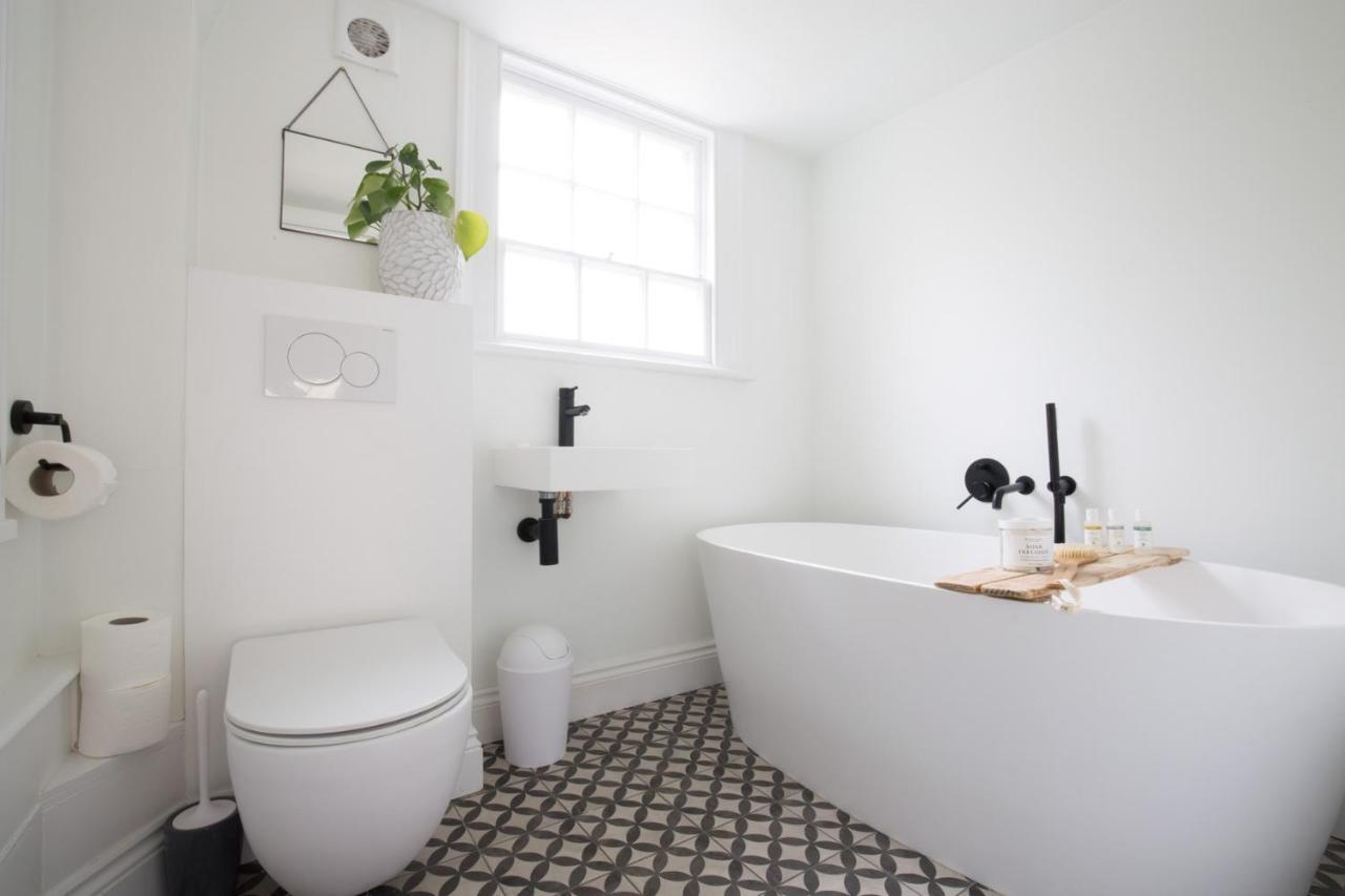 Central Georgian Townhouse With Free Parking Bath Eksteriør billede
